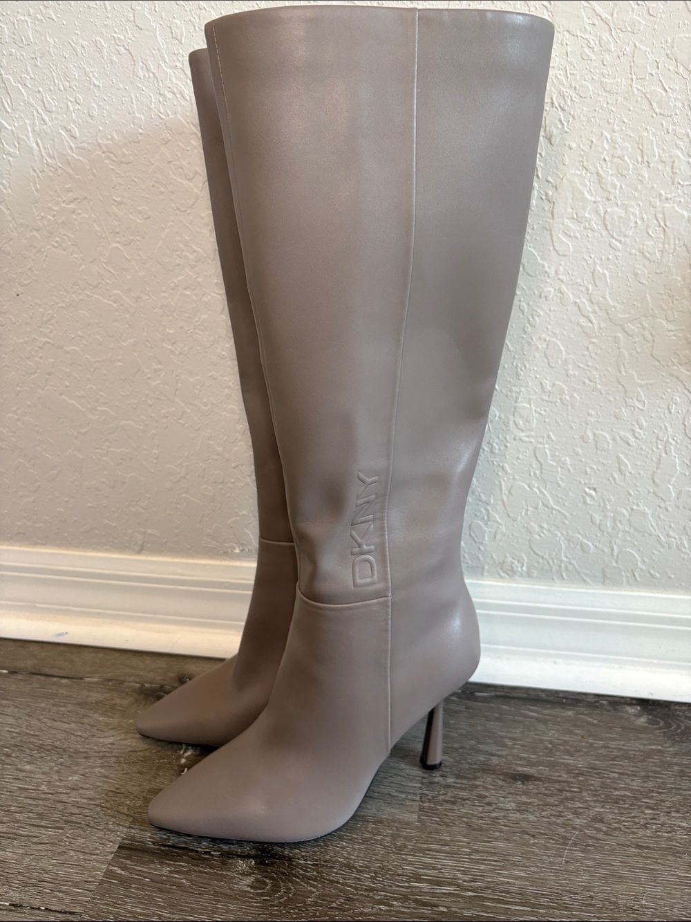 DKNY Taupe Pointed-Toe Knee-High Stiletto Boots Size 7 Never Worn
